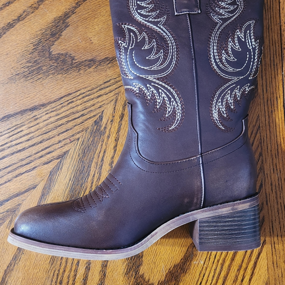 Chic Brown Embroidered Heeled Boots